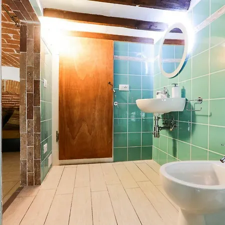Lägenhet På 76 M² I Historiskt Centrum, Med 2 Sovrum Och 2 Badrum